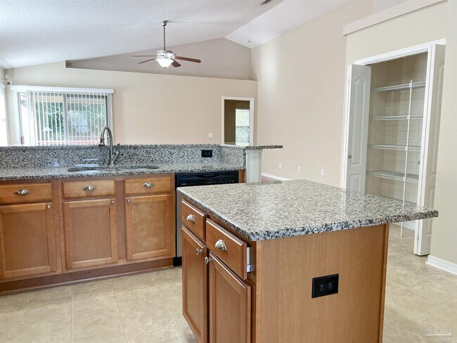 Building Photo - 702 Mozingo Ln