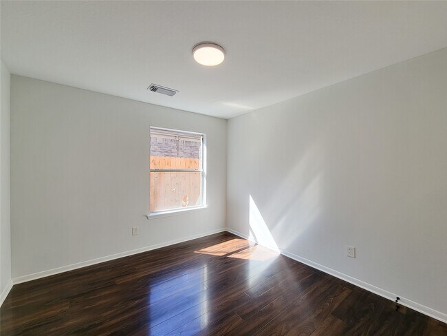 Building Photo - 5810 Forest Land Dr