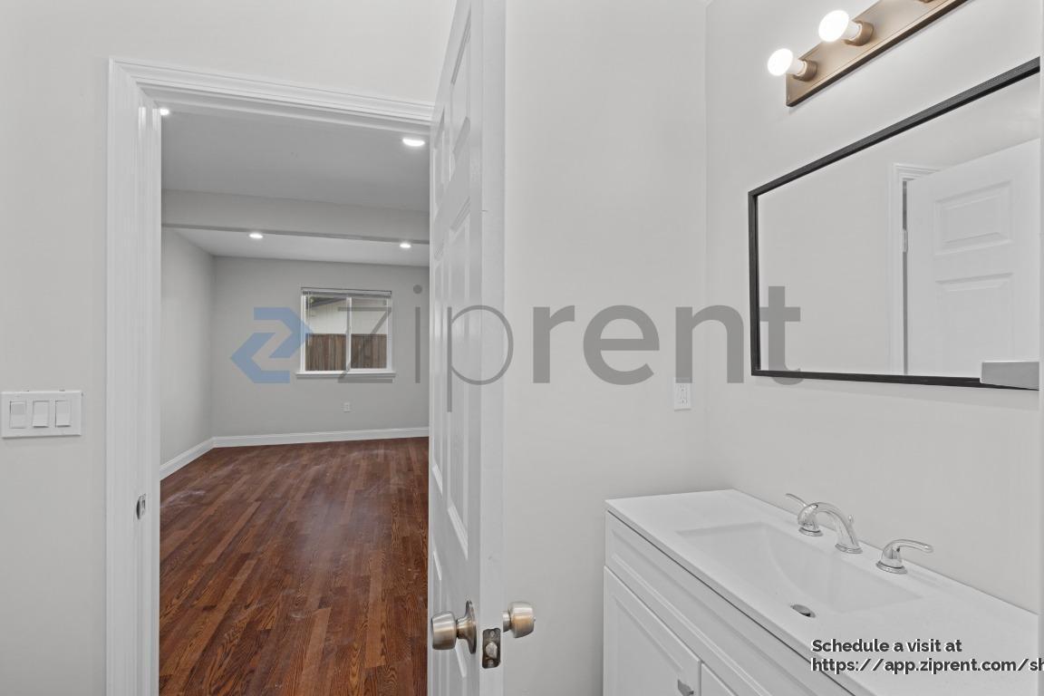 Building Photo - 7920 Hembree Ln