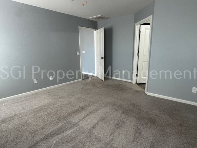 Building Photo - 2033 E Velvet Pl