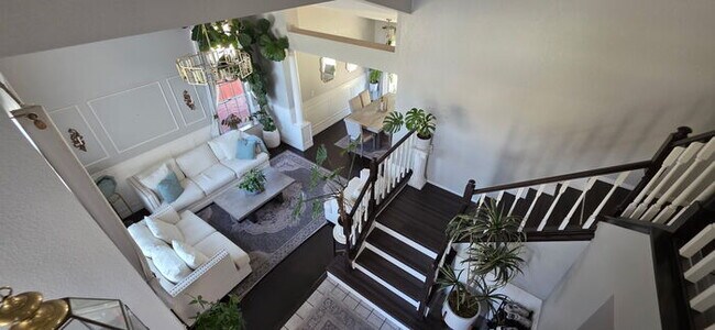 Building Photo - 430 Guinevere Ct