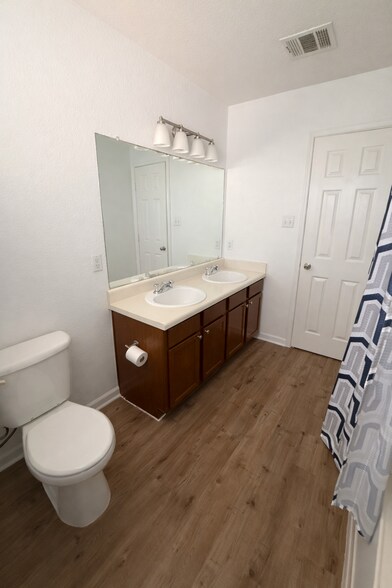 Building Photo - 1011 Ranchero Rd