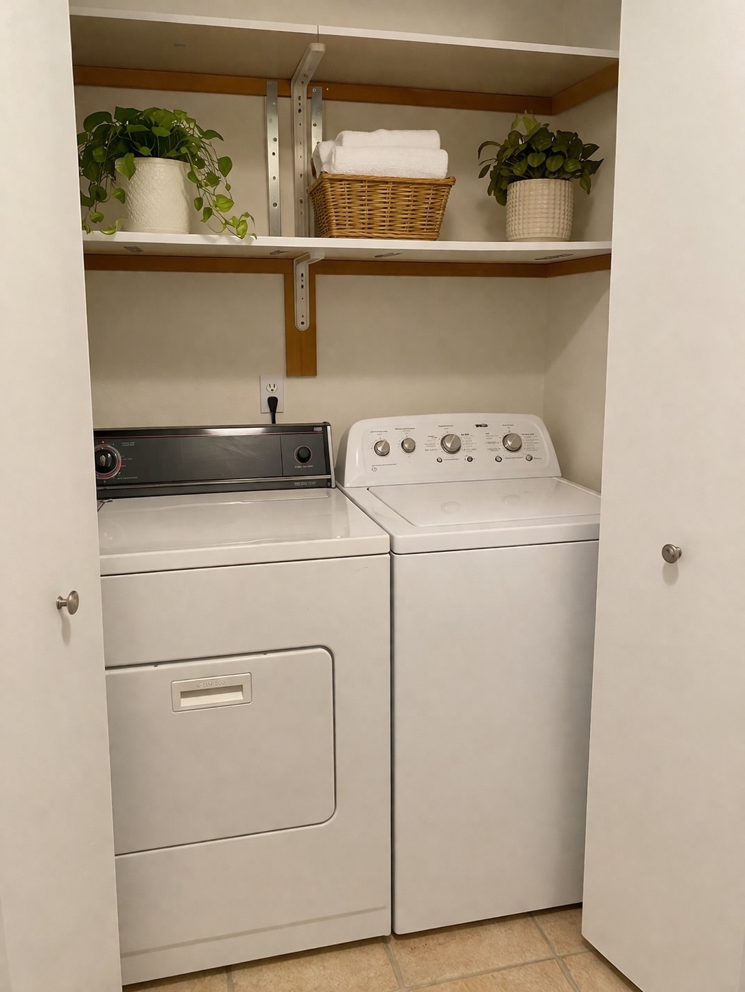 in unit washer & dryer - 10620 SW Davies Rd