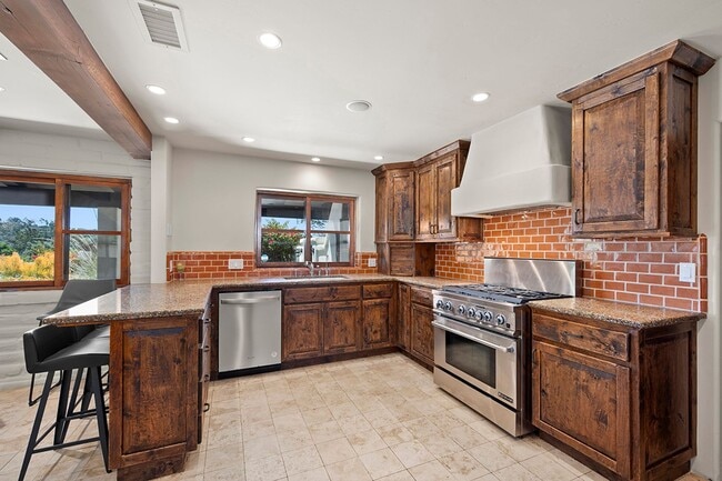 Building Photo - This Beautiful Hacienda Style Home combine...