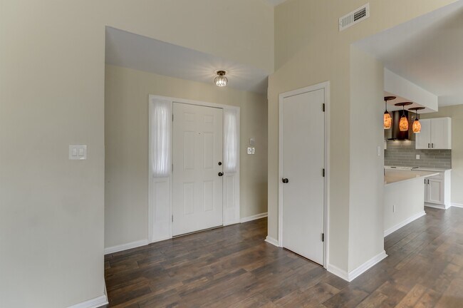 Hallway Entrance - 5321 Reedham Ct