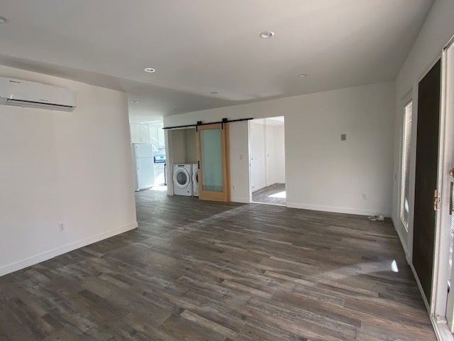 Building Photo - 2423 La Presa Ave