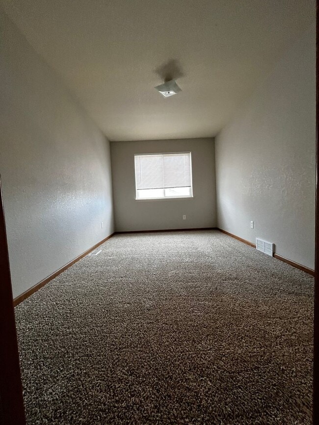 Building Photo - 3 Bedroom 2 Bath Ranch Style Home in Loveland