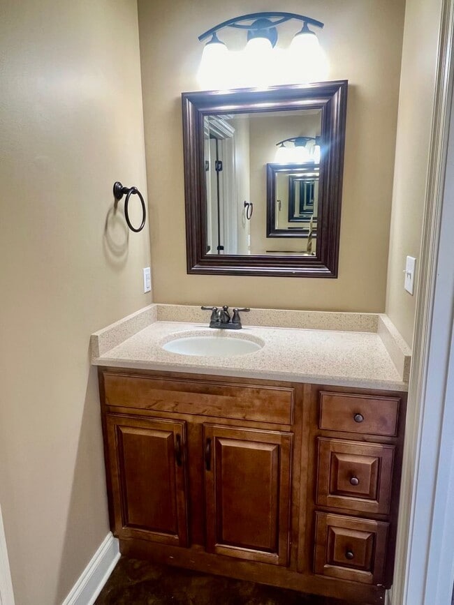 Building Photo - 6057 Beaver Creek Ln