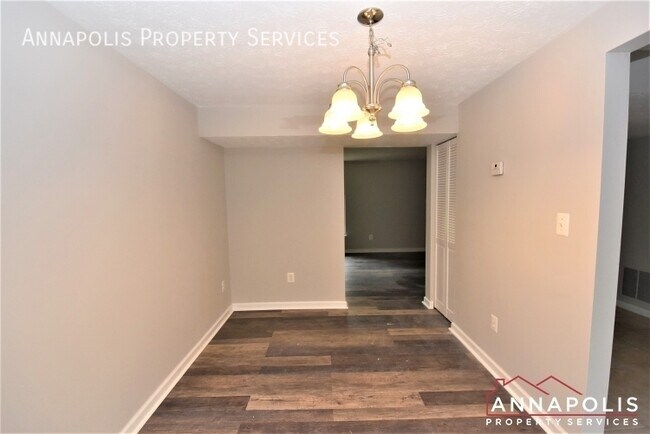 Building Photo - 413 Master Derby Ct