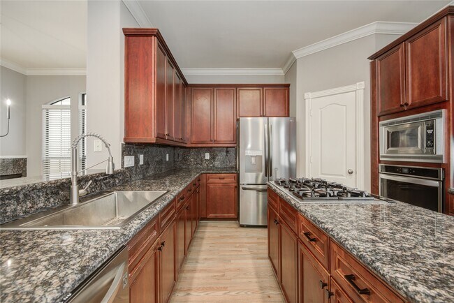 Building Photo - 5510 Blossom St