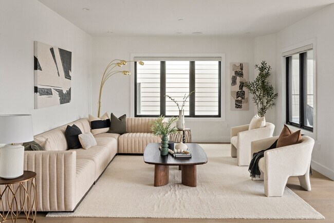 Building Photo - 51 Silver St