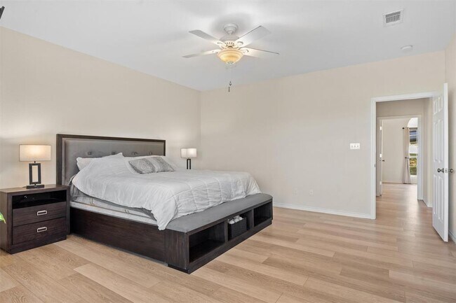 Building Photo - 104 Kings Way