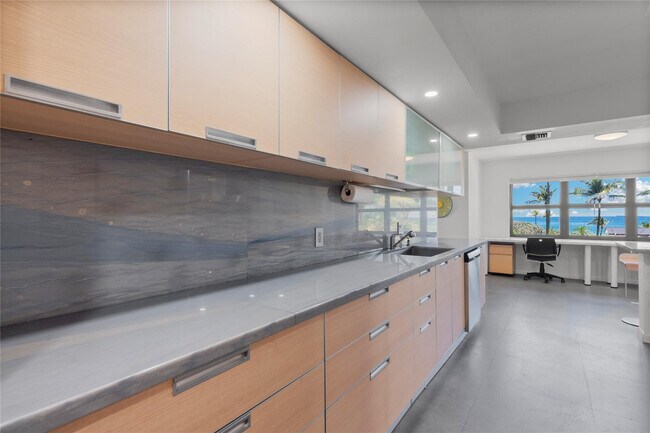 Building Photo - 4900 N Ocean Blvd