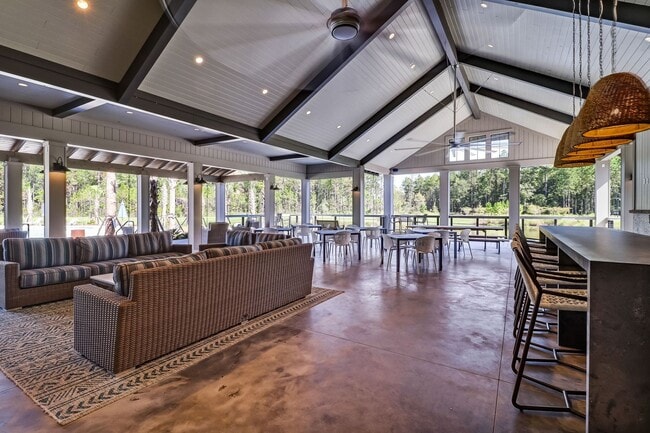Building Photo - Spacious 3BR/3.5BA Home with Office & Reso...