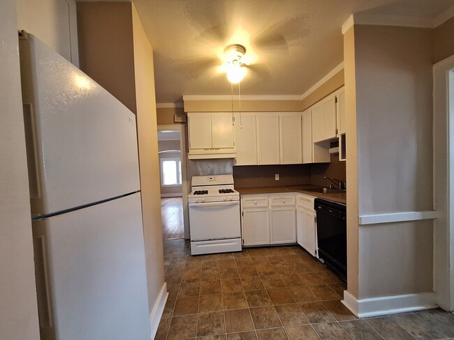 Building Photo - Come home to this two bedroom ranch