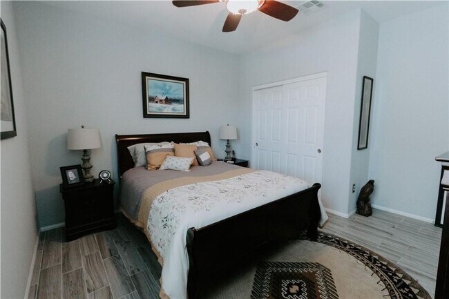 Building Photo - Single Story Home with Lush Backyard! Comi...