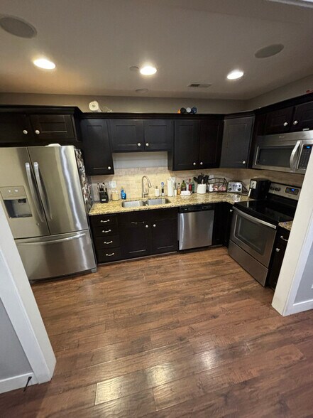 Building Photo - 860 Cecina Ct
