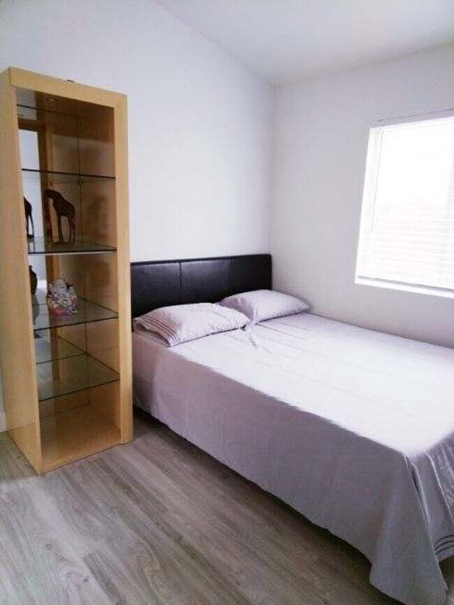 Building Photo - Fully Furnished North Shores Single Story 3/2/2