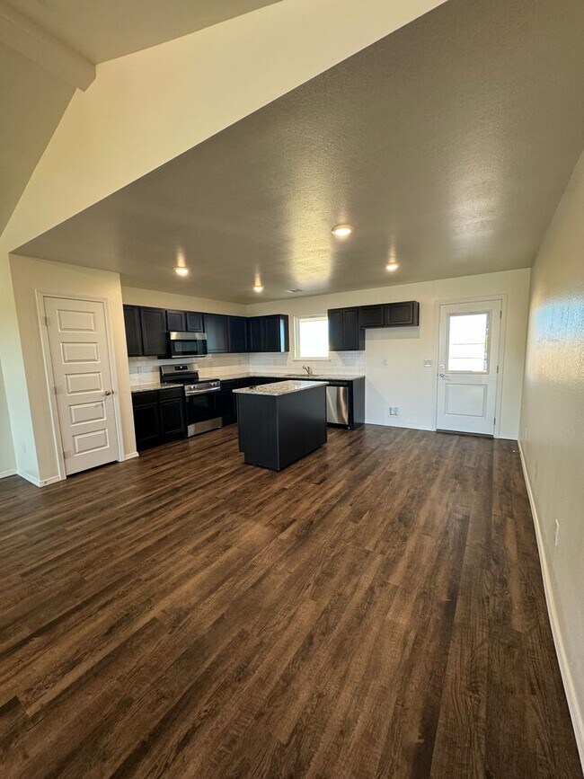 Building Photo - Canyon School District Newer Build 2024 3/2/2