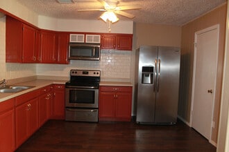 Building Photo - Move In Special!!!  $150 off 2nd month rent! Come take a look!