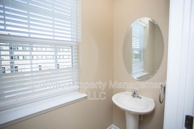 Building Photo - 239 Macoun Way