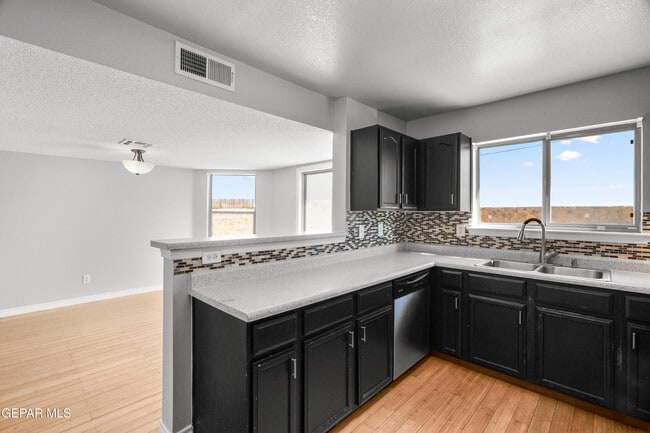 Building Photo - 14141 Tierra Leona Dr