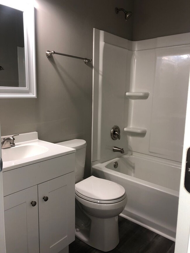 Building Photo - Beautifully Renovated Two Bedroom Apartmen...