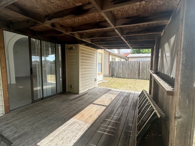 Building Photo - AVAILABLE NOW 4 BED/ 2 BA HOUSE FOR RENT! LP 1604/PUE RD