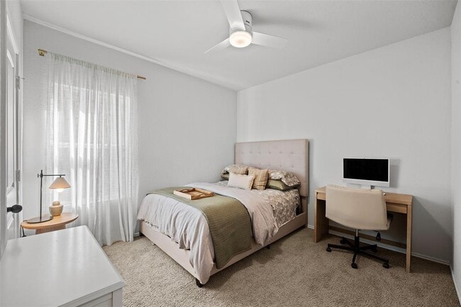 Building Photo - 144 Calgary Ln