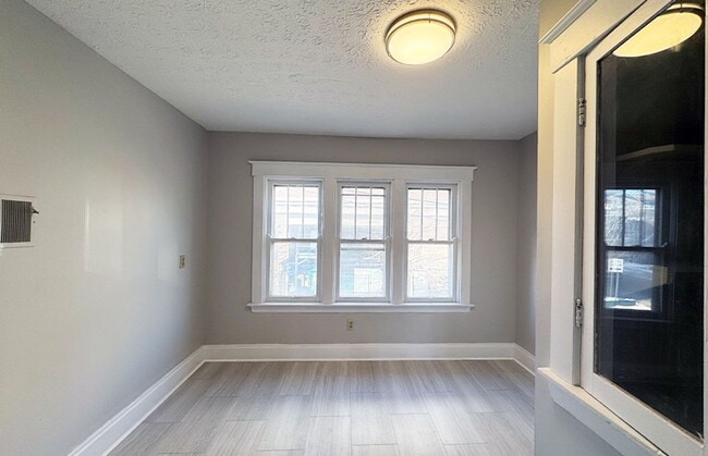 Building Photo - 2831-2833 Glendora Avenue