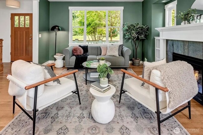 Building Photo - Alaska Junction - 3 bedroom and 2 1/2 bathroom