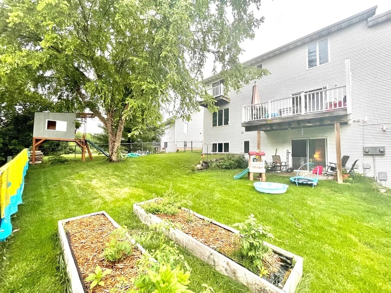 Building Photo - 3303 Prairie Rd