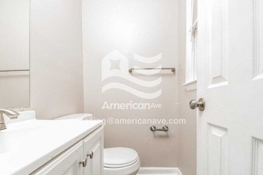 Building Photo - 620 N Jackson St