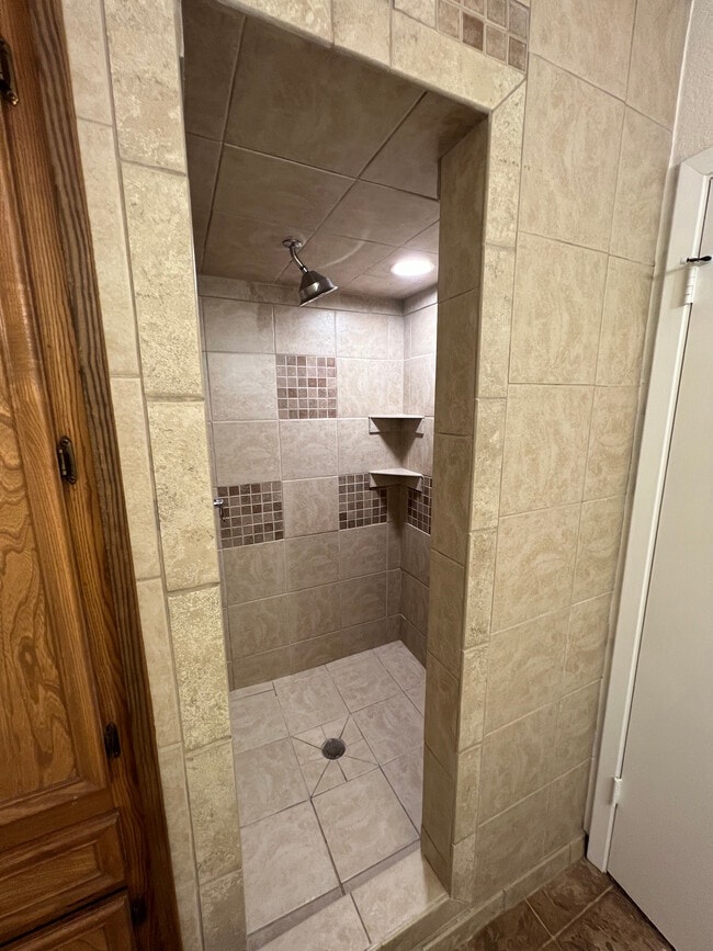 Building Photo - 1409 Westheimer Rd