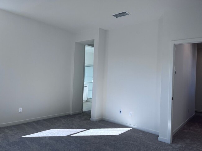 Building Photo - 4077 Pomelo Dr