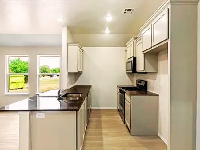 Building Photo - Newly Available – Modern 2-Bedroom Duplex in Lawton!