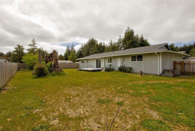 Building Photo - Like New Modern 3 BD, 2 BA Home with Garage