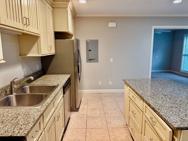 Building Photo - Top-Floor South End Villa Near Coligny Beach- Available Now!