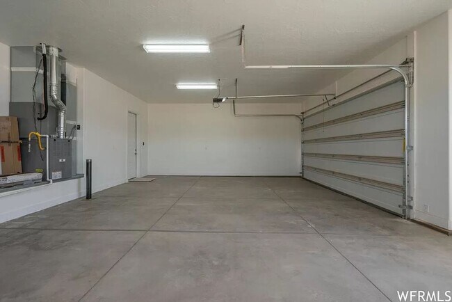 Building Photo - PETS ALLOWED!  Spacious & Modern 3-Bedroom Home for Rent Near Sand Hollow Reservoir