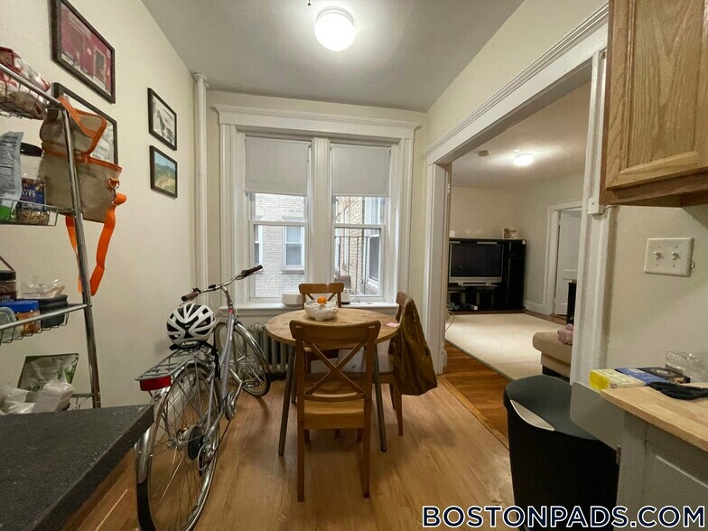 Building Photo - 1167 Boylston St