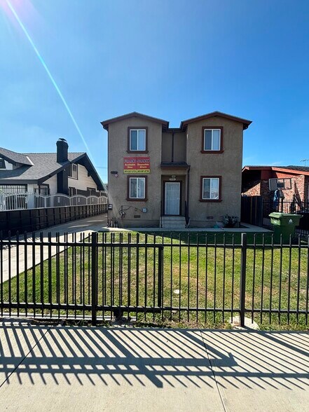 Primary Photo - 3312 W 66th Pl