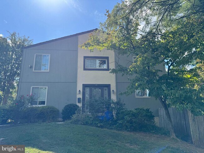 Building Photo - 10676 Muirfield Dr