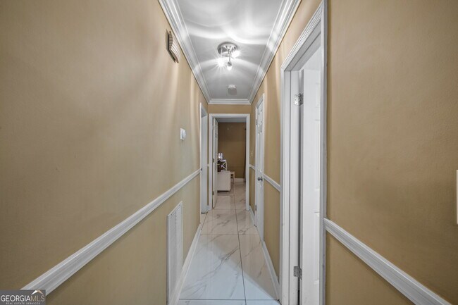 Building Photo - 4839 Lehigh Dr