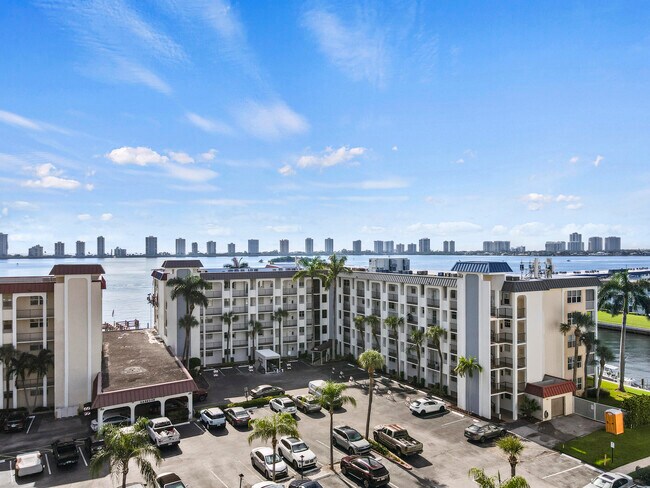 Primary Photo - 100 Paradise Harbour Blvd
