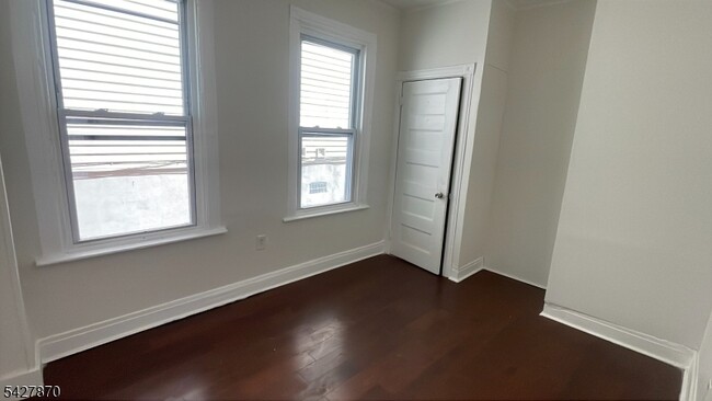 Building Photo - 120 S 7th St