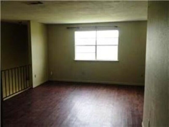 Building Photo - 945 E Monterey Ct