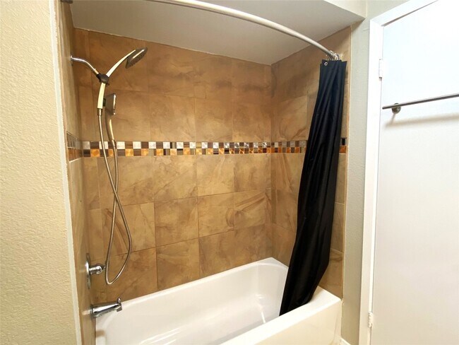 Building Photo - 2704 Winding Creek Dr