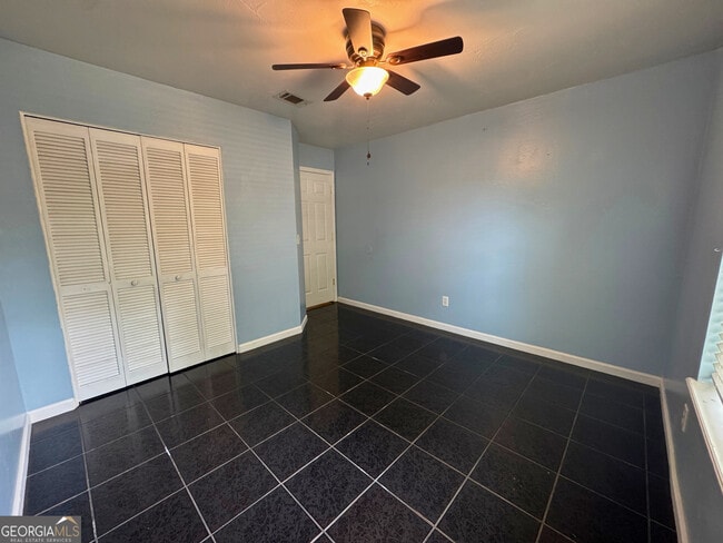 Building Photo - 330 McQueen Cir