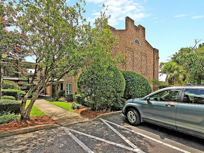Building Photo - 640 Cornell St