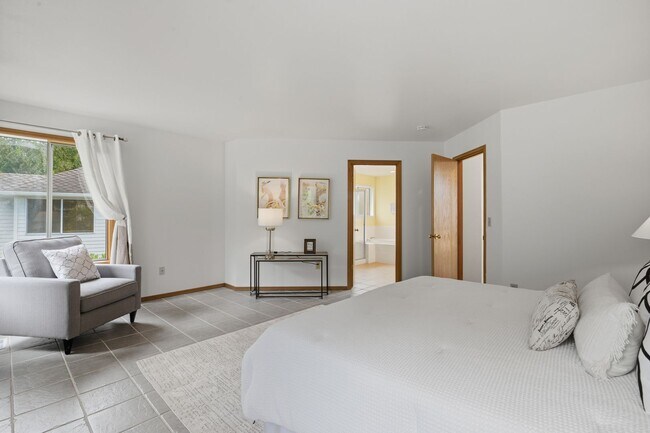 Building Photo - Beautiful 4 Bed 2.5 Bath Home in Renton